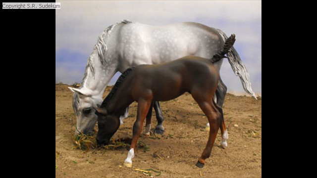 Breyer Grazing Mare and Foal